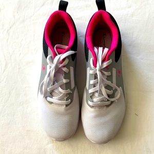 Women’s tennis shoes